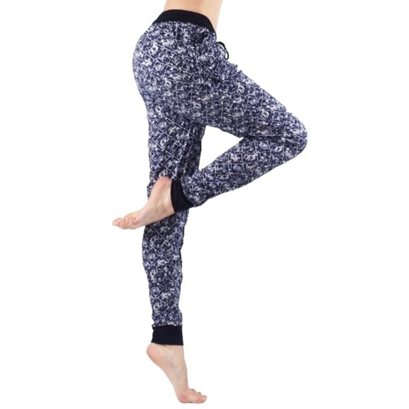 Multicolor Abstract Print Lightweight Rayon Pants Size L - Picture 10 of 10
